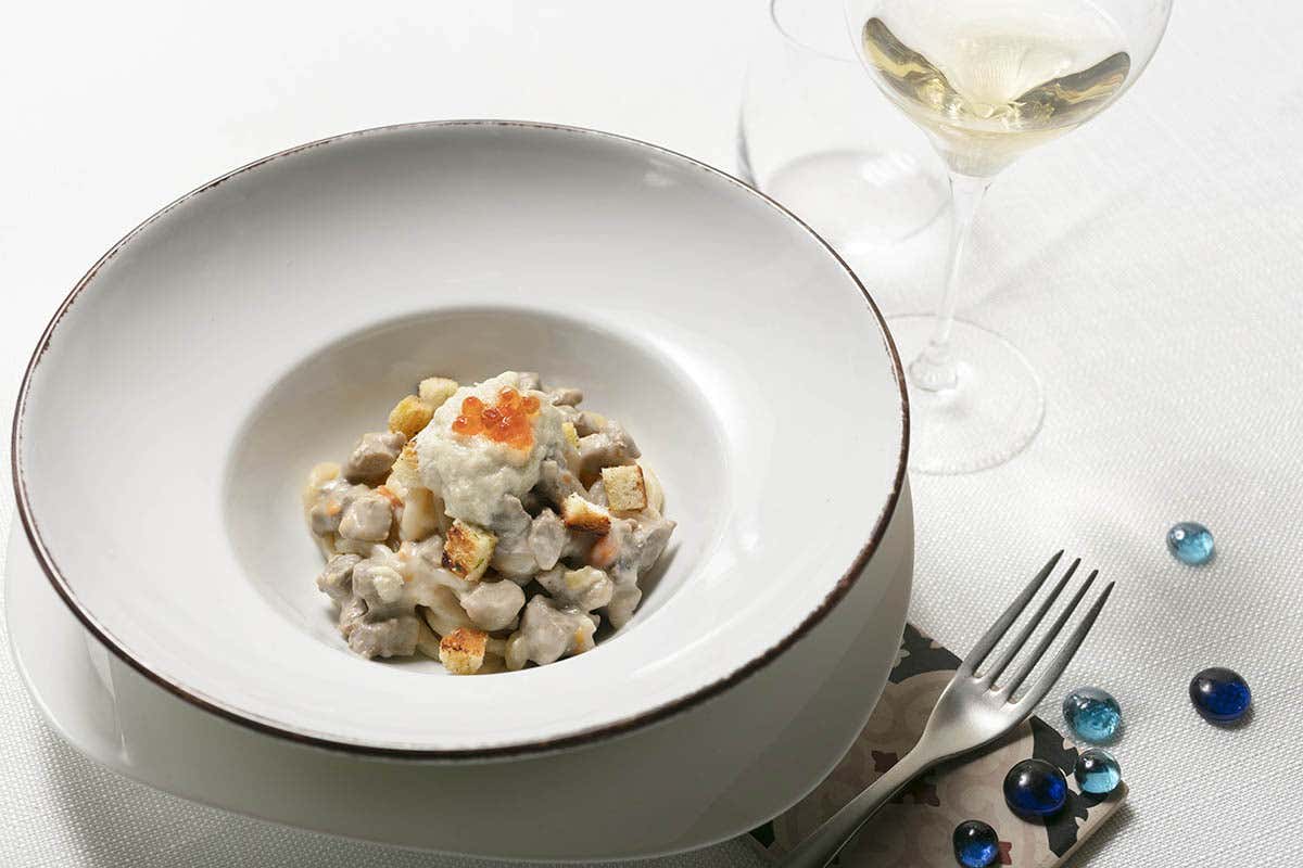 Pici acqua e farina con battuto d&rsquo;Agnello, Spuma di Carciofo arrosto, Caviale di Salmone e aroma di Menta piperita Carciofo, l'ottavo re di Roma: i consigli dei cuochi per celebrarlo al meglio