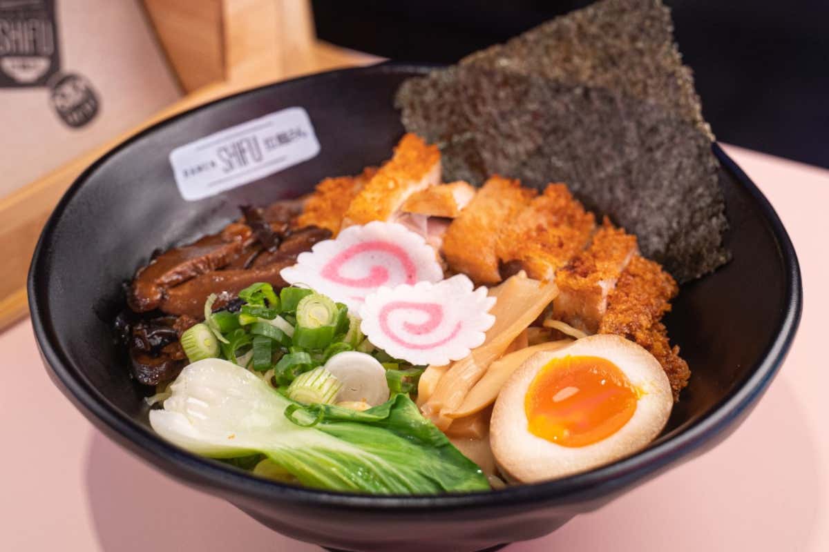 Ramen Shifu Lambrate: la cucina giapponese si fa pop tra manga e piatti tipici
