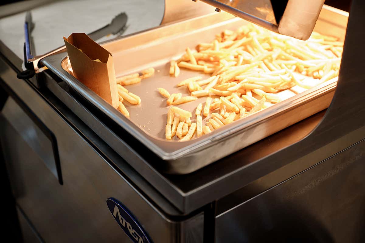 La friggitrice robotizzata con filtraggio automatico dell’olio arriva nei ristoranti La friggitrice robotizzata con filtraggio automatico dell’olio arriva nei ristoranti