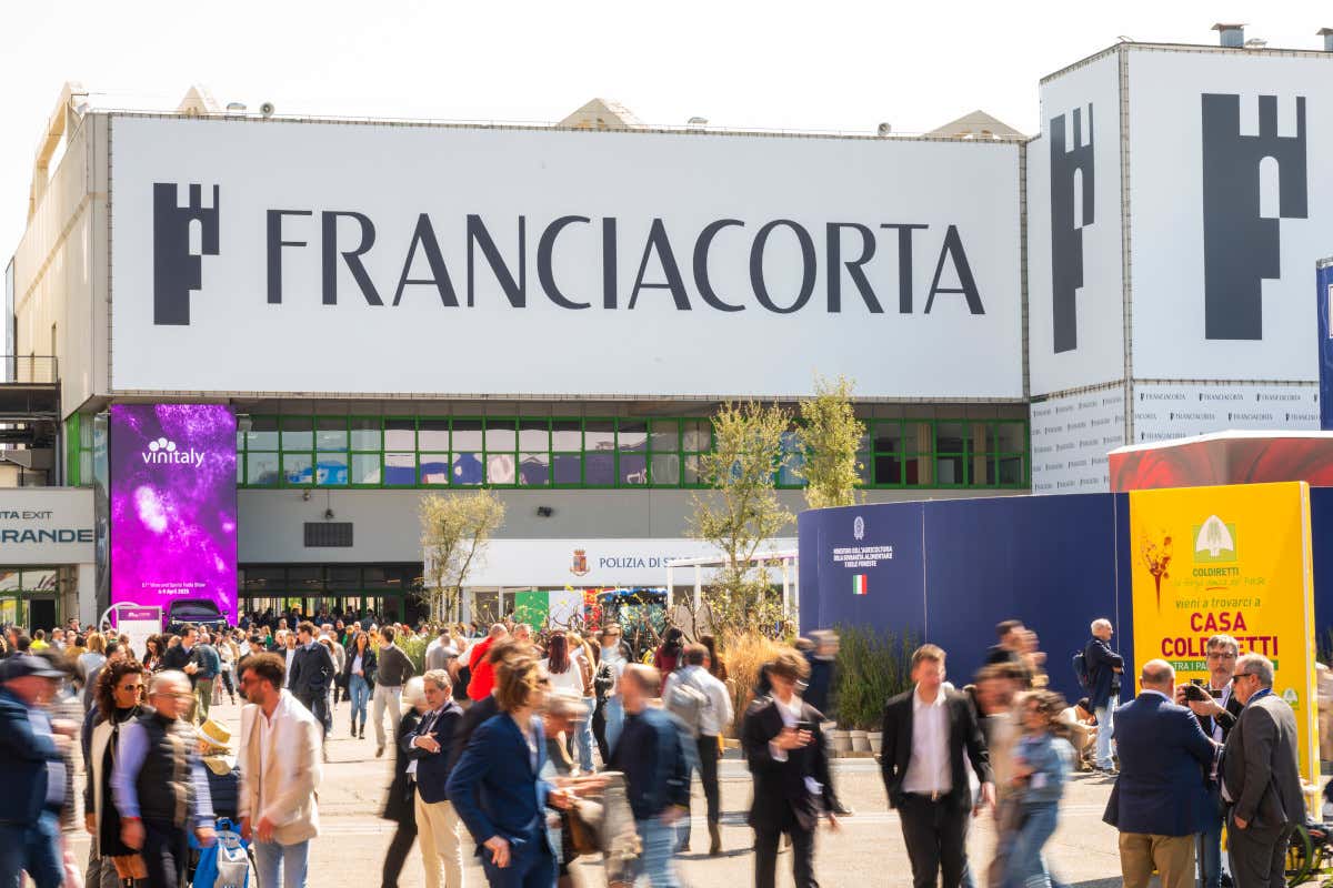 Vinitaly 2026, Franciacorta tra conferme e nuovi scenari Export in crescita e prezzi stabili: Franciacorta si racconta a Vinitaly