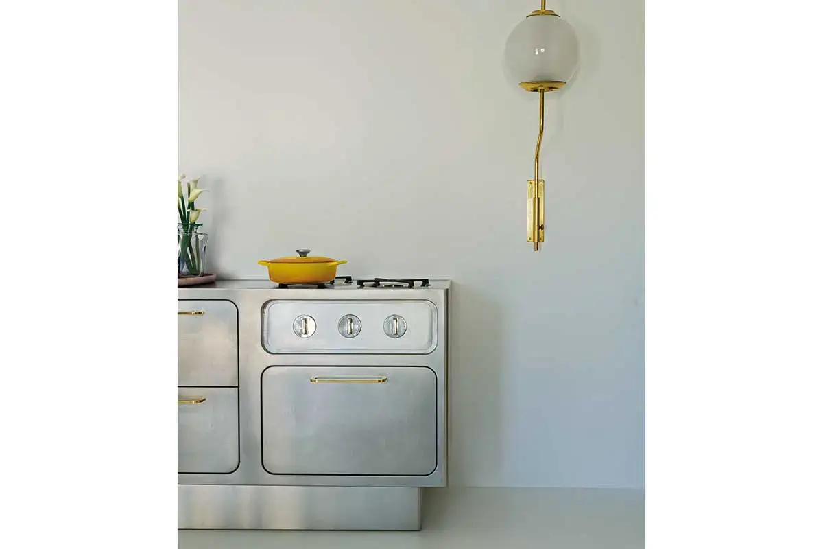 Una cucina che enfatizza l'atmosfera dello spazio che l'accoglia - Foto Max Zambelli Il minimalismo di Ego sposa il barocco leccese