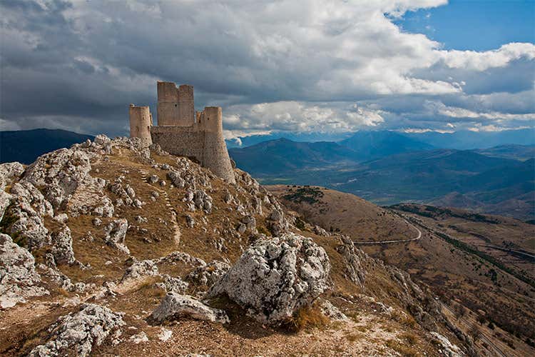 Il territorio abruzzese, un viaggio da fare - A spasso per l’Italia Abruzzo, mare e montagna a tavola Il territorio abruzzese, un viaggio da fare - A spasso per l’Italia Abruzzo, mare e montagna a tavola