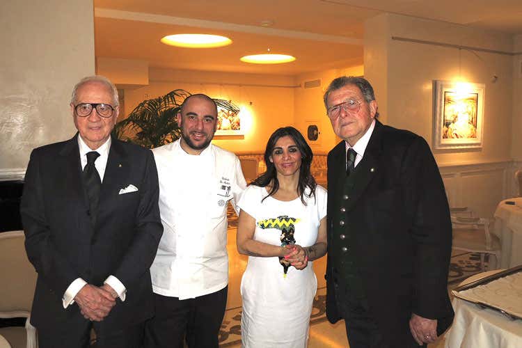 Gianni Fossati, Umberto De Martino, Monia Remotti e Lucio Piombi  (Accademia italiana della cucina A Lucio Piombi il distintivo con brillante)