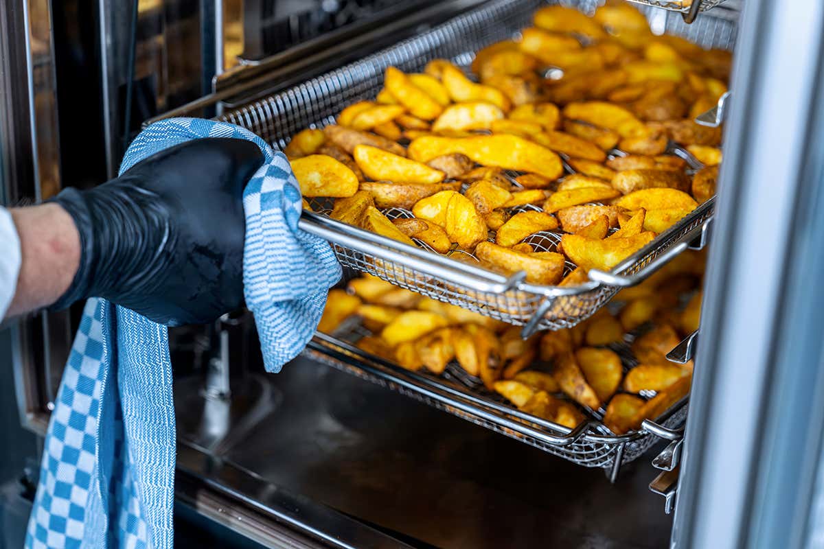 Addio alla friggitrice tradizionale: frittura ad aria ultrarapida con i forni Rational