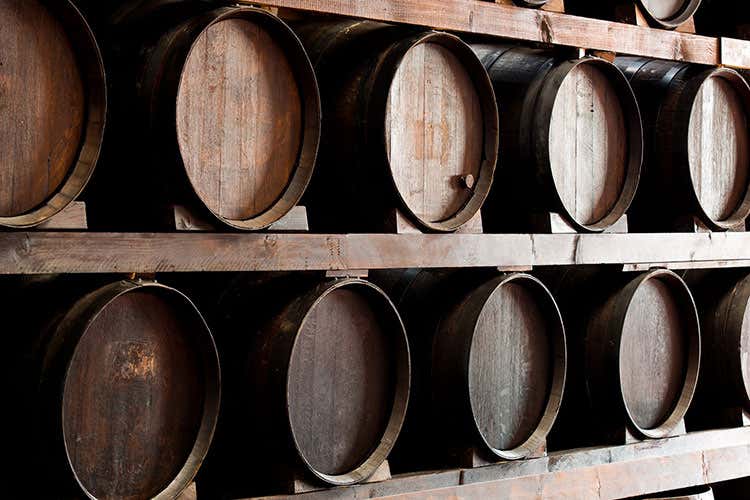 Con il libro i due consorzi vogliono guardare al futuro del turismo - L'aceto Balsamico si racconta Bottura: «Cambia con il tempo»