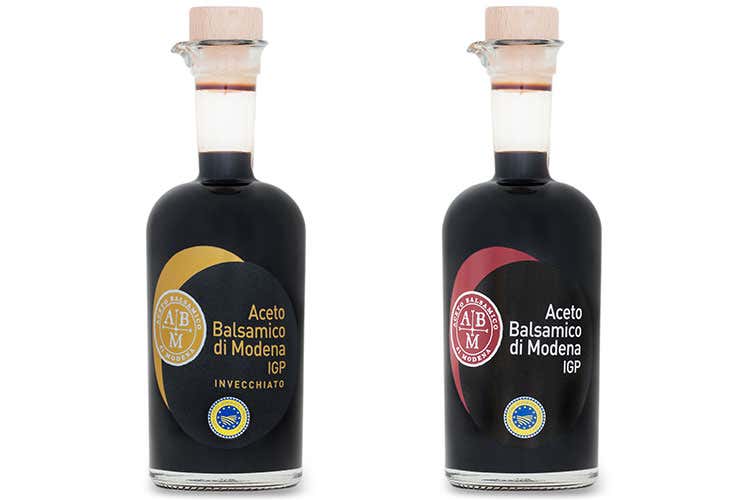 Anche un ampio ricettario con prodotto principe l'Aceto balsamico di Modena - L'aceto Balsamico si racconta Bottura: «Cambia con il tempo»