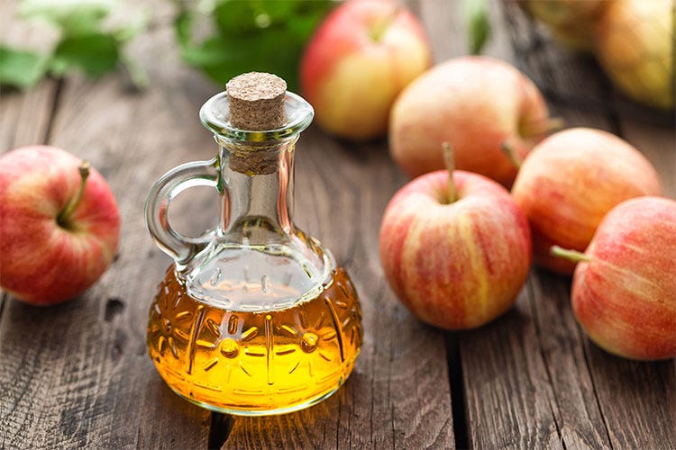 Aceto di mele, ricco di minerali aiuta contro gonfiori e coliti