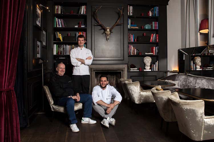 Massimo Viglietti, Alessio Tagliaferri e Andrea Fiducia - Achilli raddoppia e sbarca al Dom Hotel Sempre Viglietti mette la firma ai menu Massimo Viglietti, Alessio Tagliaferri e Andrea Fiducia - Achilli raddoppia e sbarca al Dom Hotel Sempre Viglietti mette la firma ai menu