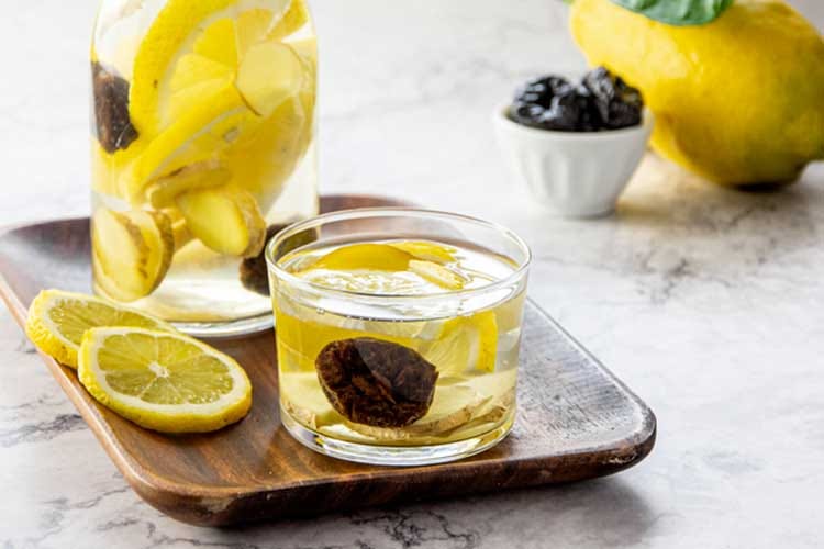 Acqua aromatizzata, limone e zenzero