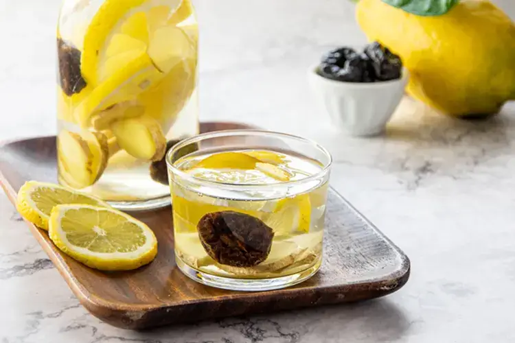 Acqua aromatizzata, limone e zenzero
