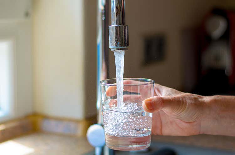 Acqua aromatizzata fai da te Home drink con frutta e verdura Acqua aromatizzata fai da te Home drink con frutta e verdura