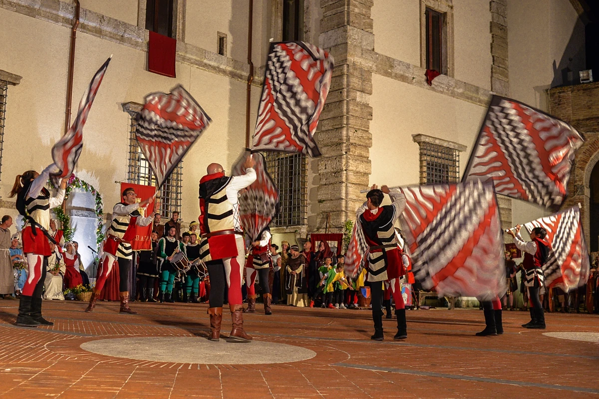 Acquasparta, Festa del Rinascimento - Sbandieratori In Umbria la torna la Festa del Rinascimento