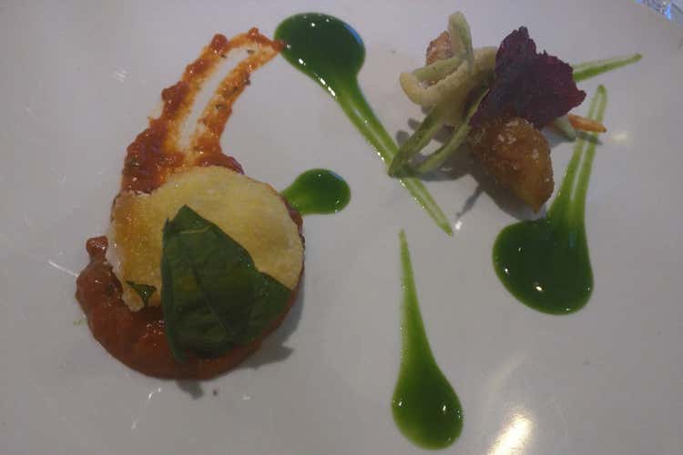 (Acqu'e Sale al porto di Sorrento Carne, pesce e pizza per 200 coperti)