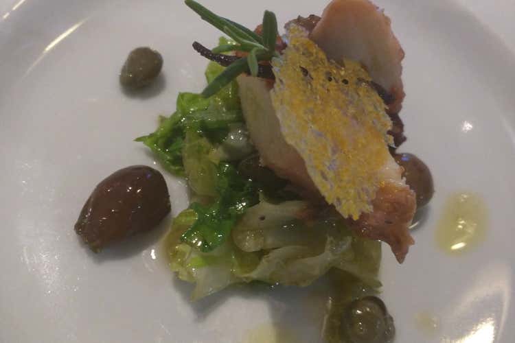 (Acqu'e Sale al porto di Sorrento Carne, pesce e pizza per 200 coperti)