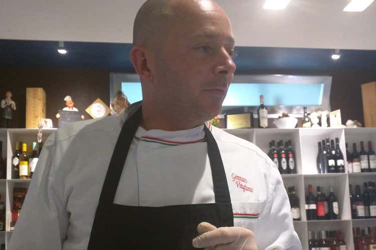 Gennaro Vingiano (Acqu'e Sale al porto di Sorrento Carne, pesce e pizza per 200 coperti)