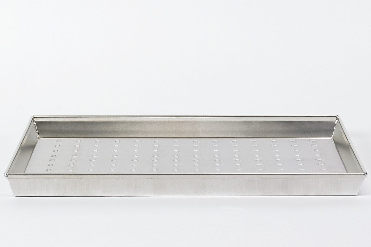Pentole Agnelli: teglia in alluminio con base forata Pizza in teglia: un classico che sa essere contemporaneo