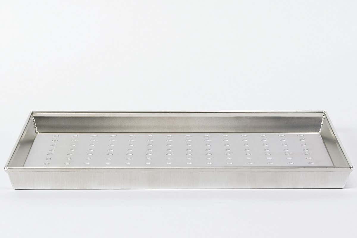 Pentole Agnelli: teglia in alluminio con base forata Pizza in teglia: un classico che sa essere contemporaneo