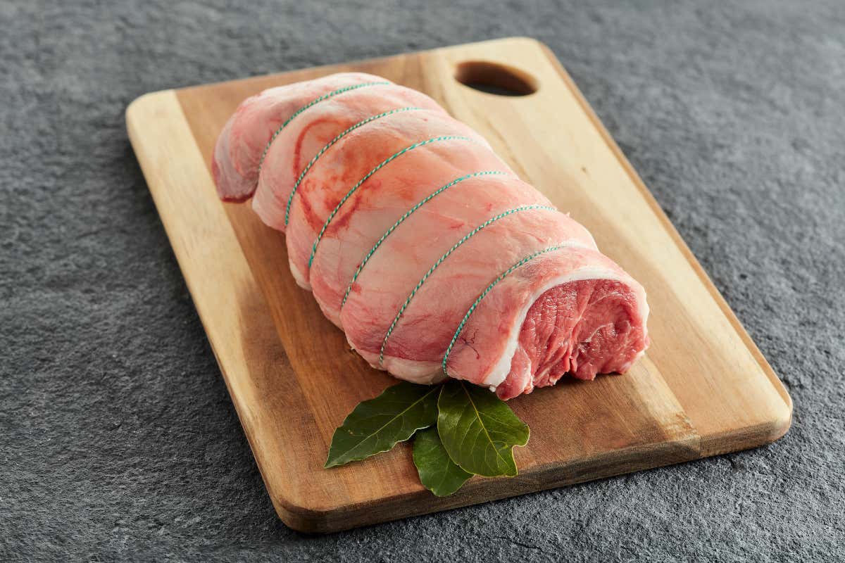 La coscia disossata di Agnello Gallese Igp Parte la nuova stagione dell’agnello gallese Igp in Italia