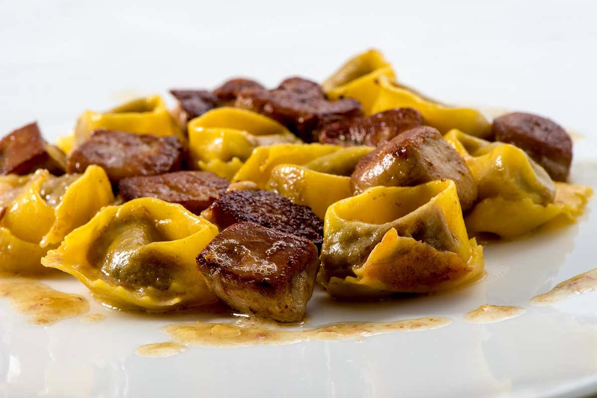 Agnolotti di piccione con foie gras alla piastra ed il loro sugo. Fonte: Facebook Tra moglie e marito… mettiamoci pure un’Osteria