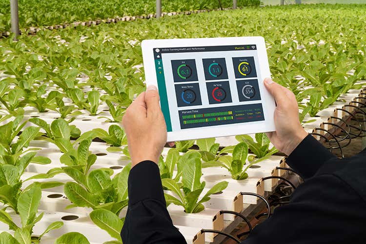 Un manifesto per sostenere gli operatori nel cambio di marcia - Agroalimentare 4.0, è ora di agire Le linee guida in un manifesto Un manifesto per sostenere gli operatori nel cambio di marcia - Agroalimentare 4.0, è ora di agire Le linee guida in un manifesto