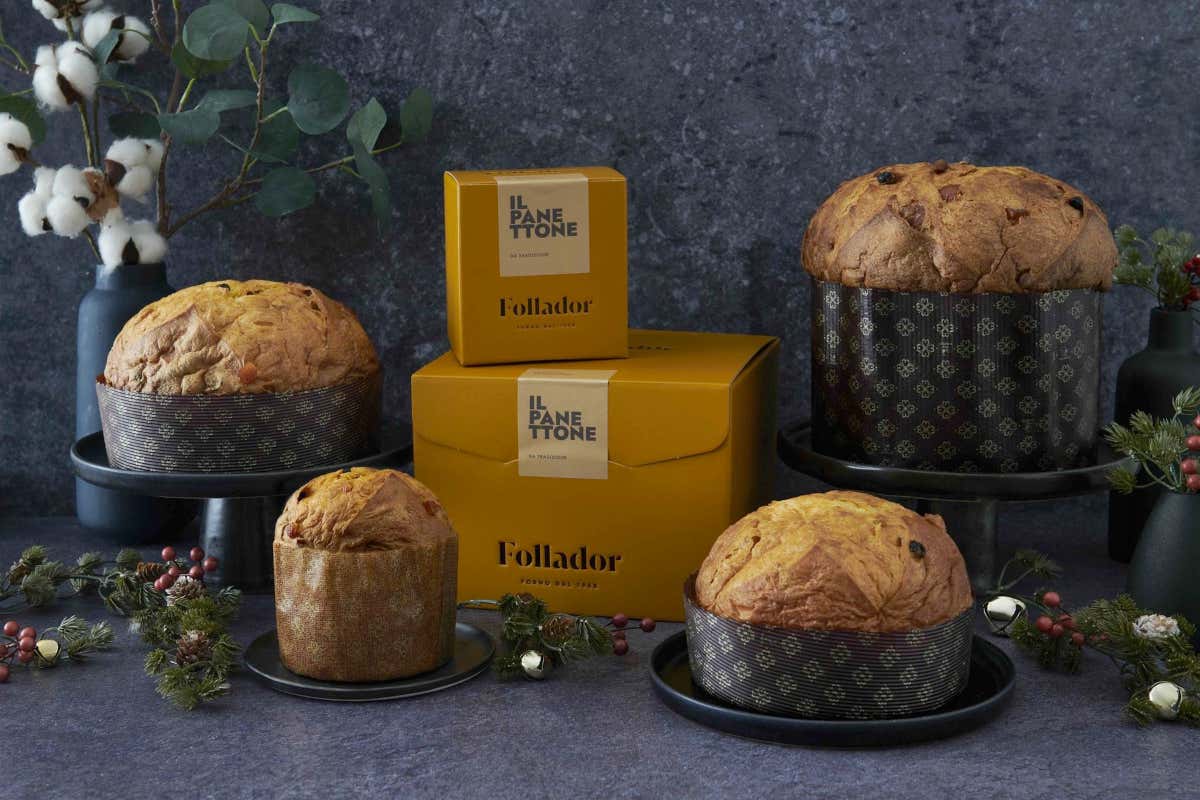 Fragole, ribes, more e mirtilli si uniscono a un cuore cremoso di nocciola IGP e cioccolato monorigine 48%. Il risultato è un lievitato costruito sul contrasto tra acidità e rotondità, con una pulizia aromatica incisiva. Disponibile da 200 g a 1,5 kg.