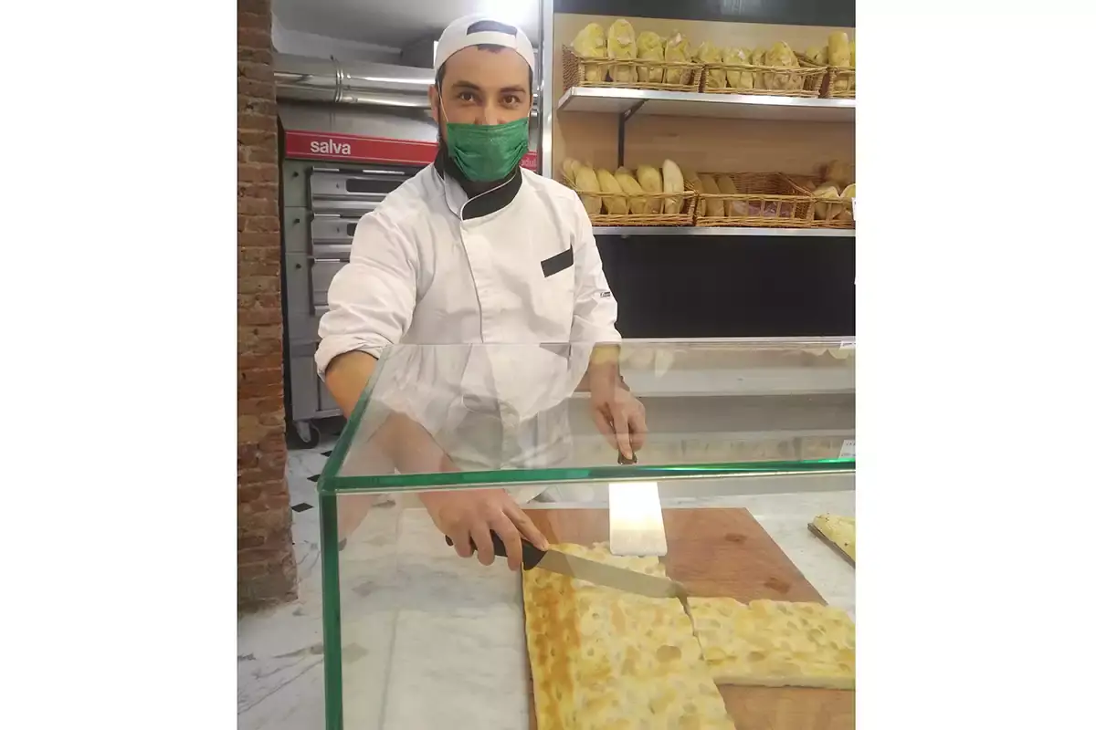 Ahmed El Karoubi La focaccia di Ahmed El Karoubi seduce Genova