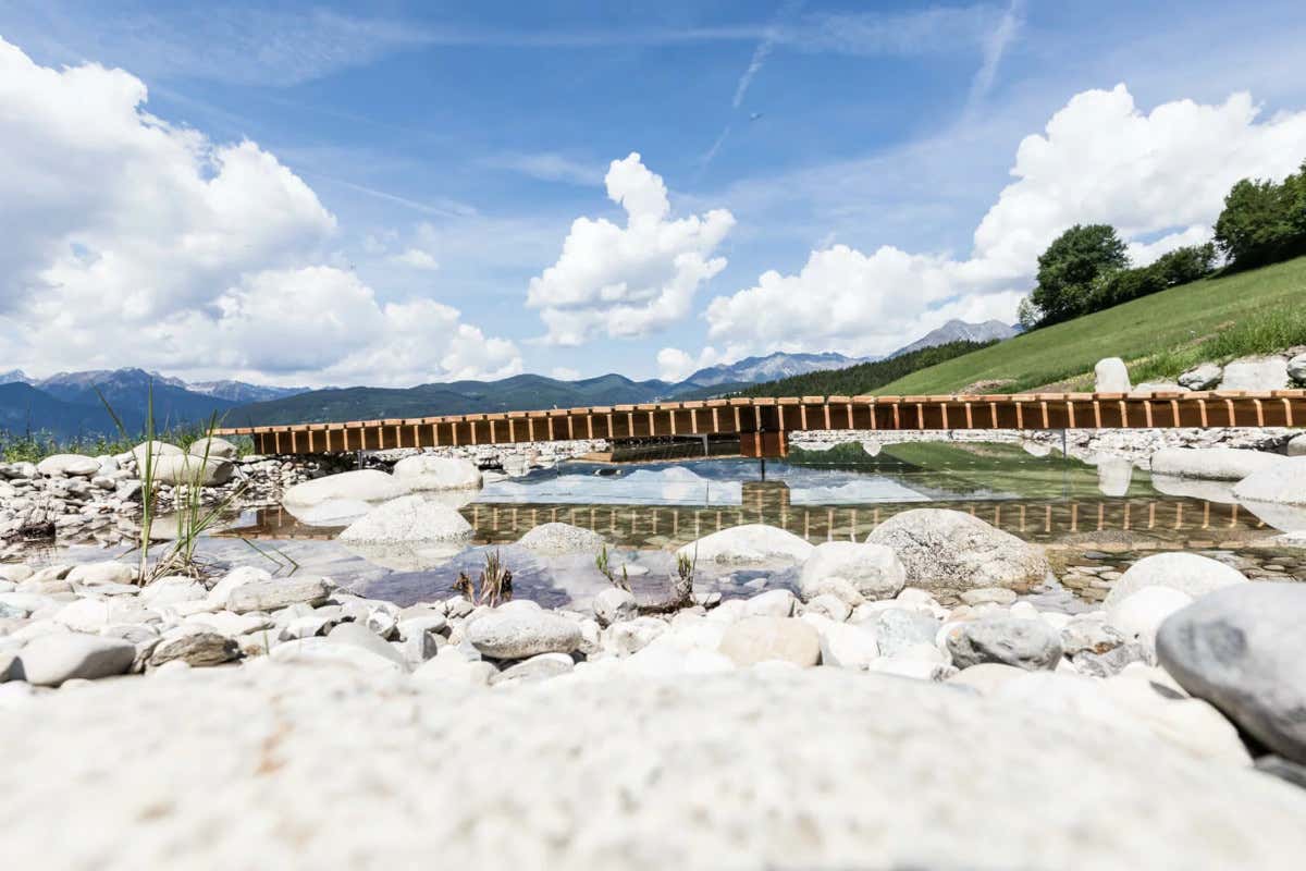 Un tuffo tra le montagne: i masi con piscina di Gallo Rosso 