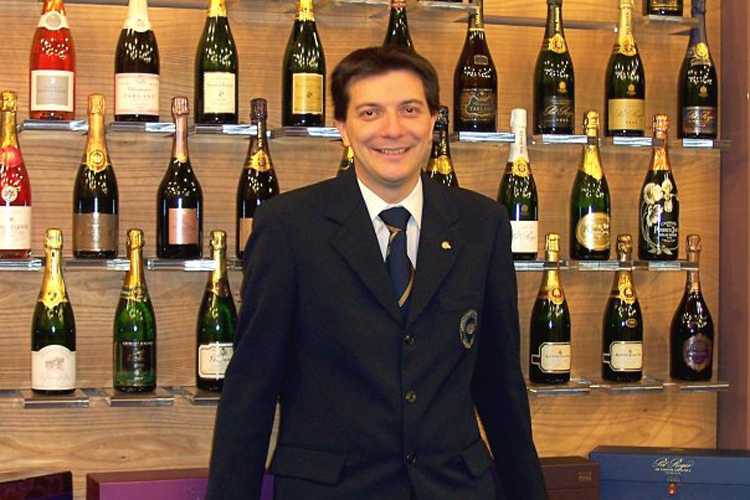 Nicola Bonera - Ais Bergamo, serata british Gli spumanti inglesi con Nicola Bonera Nicola Bonera - Ais Bergamo, serata british Gli spumanti inglesi con Nicola Bonera