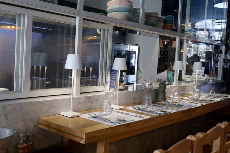 La cucina a vista (Aja Mola, pescato fresco a Palermo)