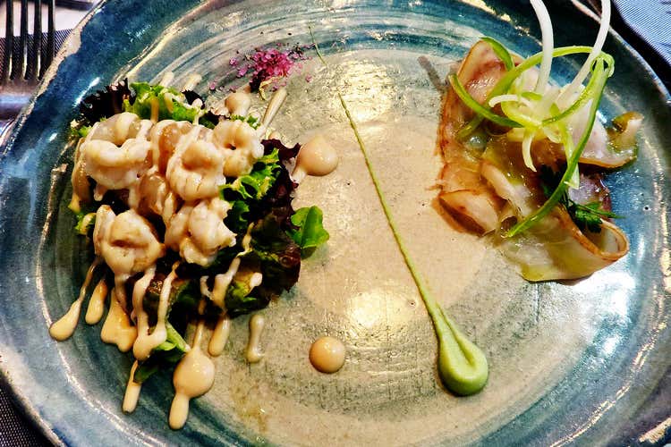 Cockail di gamberi e pesce spada affumicato (Aja Mola, pescato fresco a Palermo)