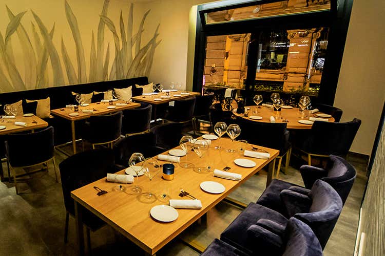 La sala (Al 3Piani di Napoli cocktail, cucina gourmet e crudi)