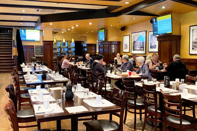 La ristorazione al St. Regis (Al St. Regis si rivive la storia della giovane Vancouver)