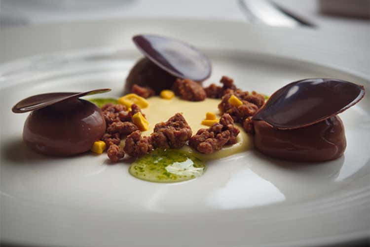 Al Ved&egrave;l di Colorno, abbinamenti riusciti  Il cioccolato Valrhona declinato nei piatti