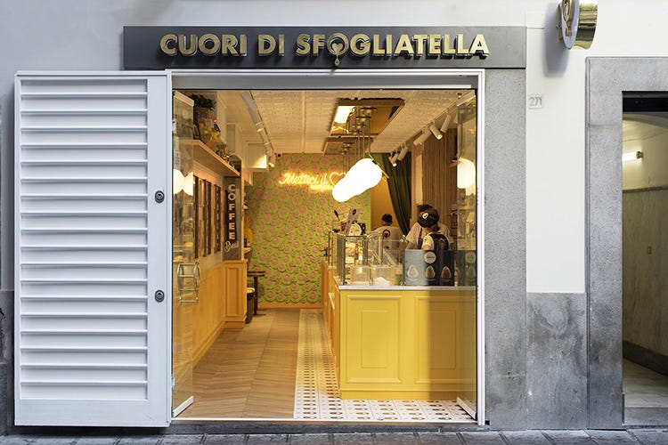 Un nuovo locale per Cuori di sfogliatella al centro di Napoli (Al terzo Cuori di sfogliatella il tipico dolce... personalizzato)