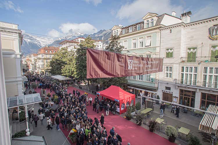 Appuntamento dall’8 al 12 novembre nelle sale del Kurhaus di Merano (Bz) (Al via la 28ª edizione del Merano WineFestival) Appuntamento dall’8 al 12 novembre nelle sale del Kurhaus di Merano (Bz) (Al via la 28ª edizione del Merano WineFestival)