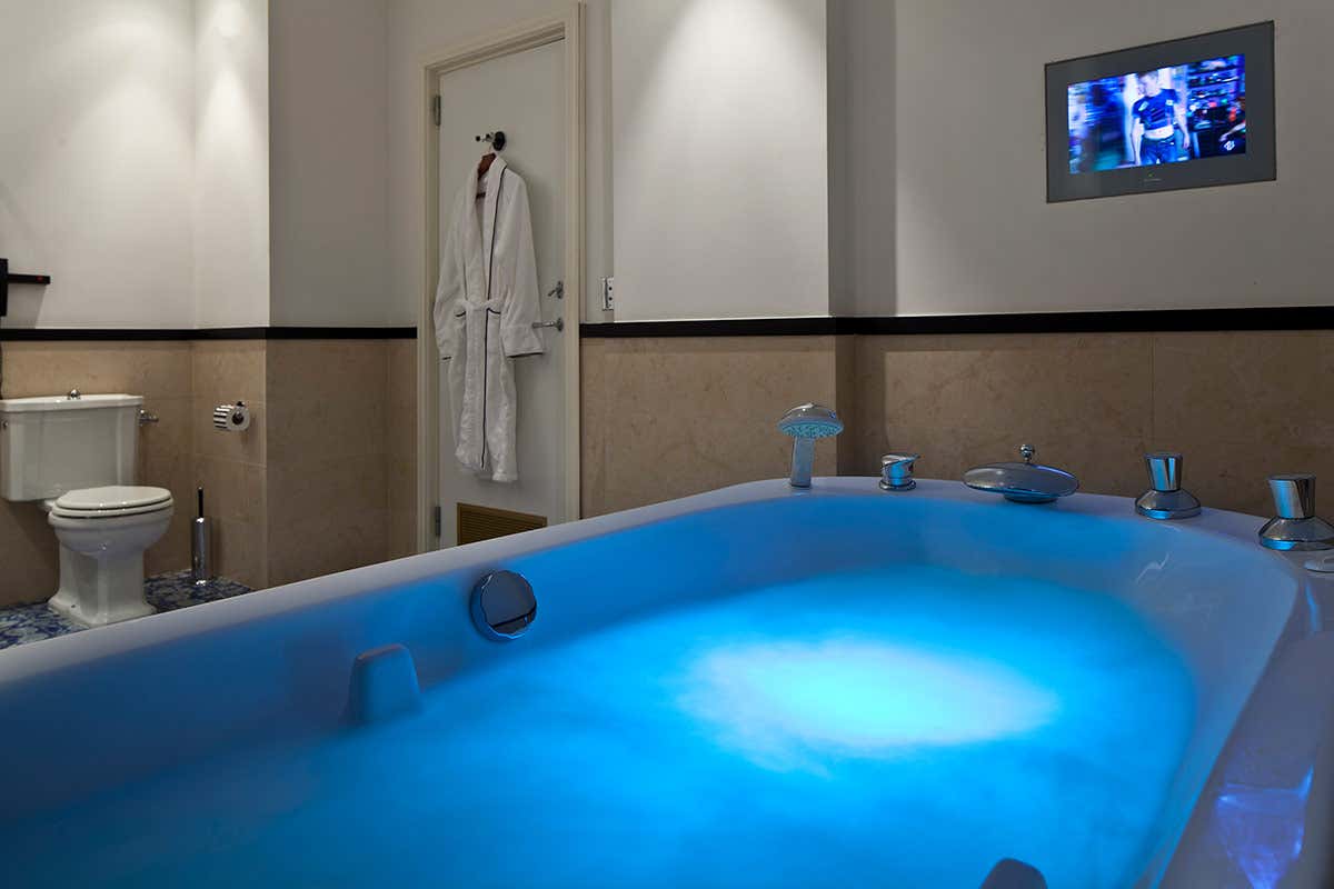 [[Giro del Golfo in otto giorni]]: Albergo Regina Isabella a Ischia