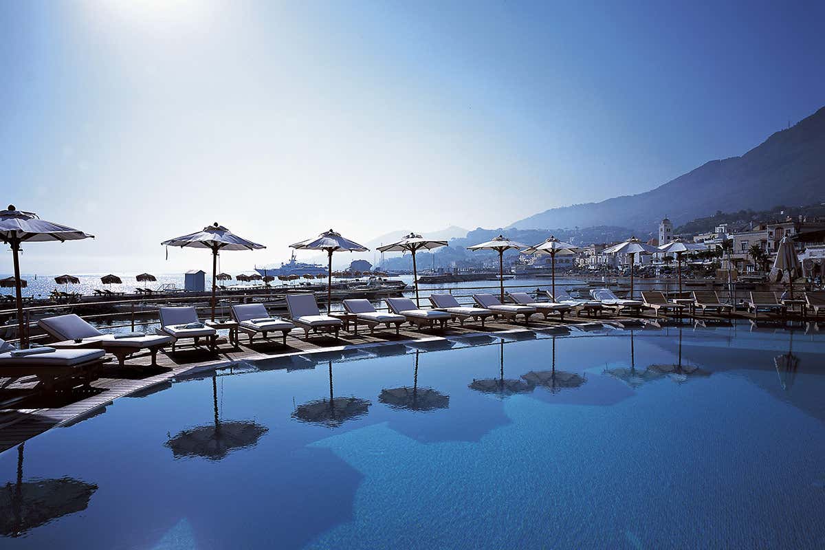 [[Giro del Golfo in otto giorni]]: Albergo Regina Isabella a Ischia