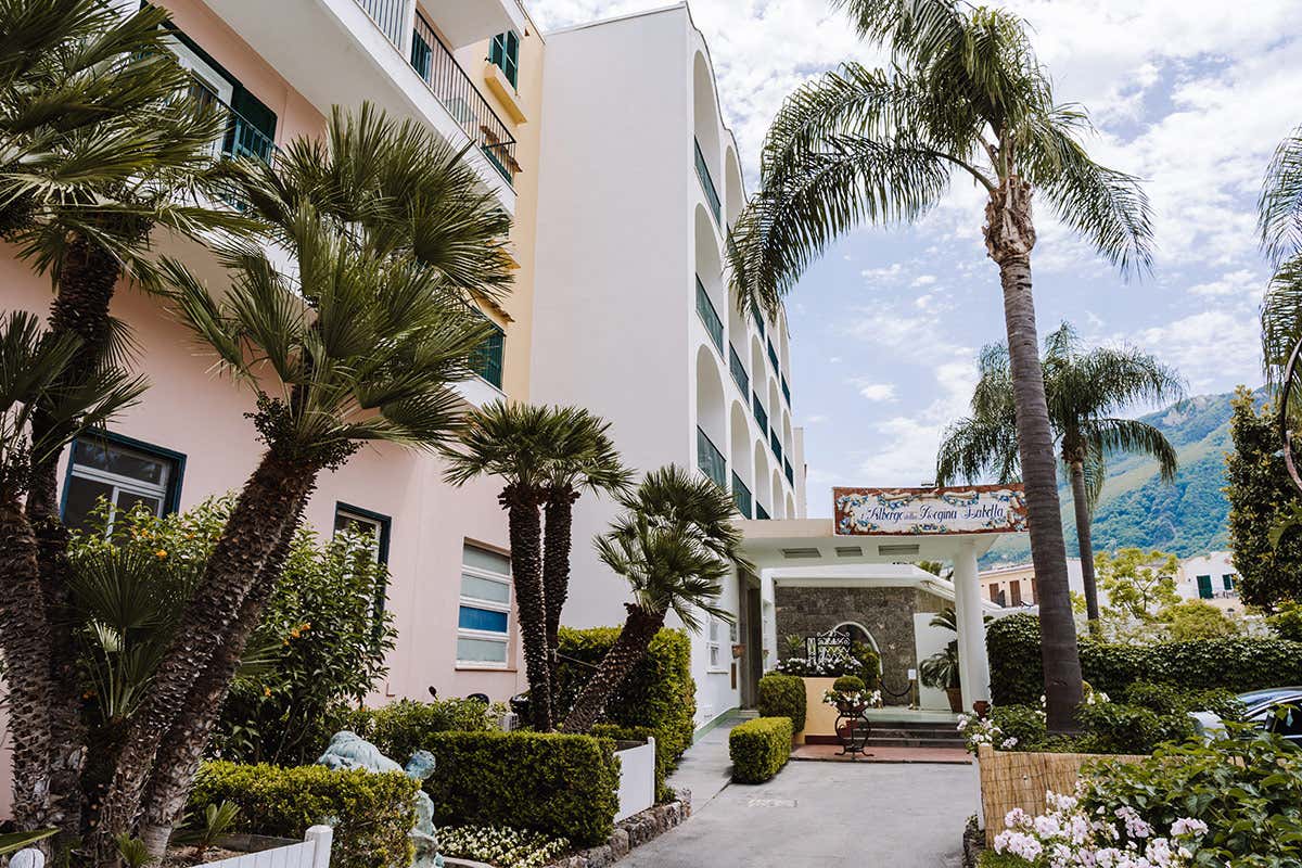 [[Giro del Golfo in otto giorni]]: Albergo Regina Isabella a Ischia