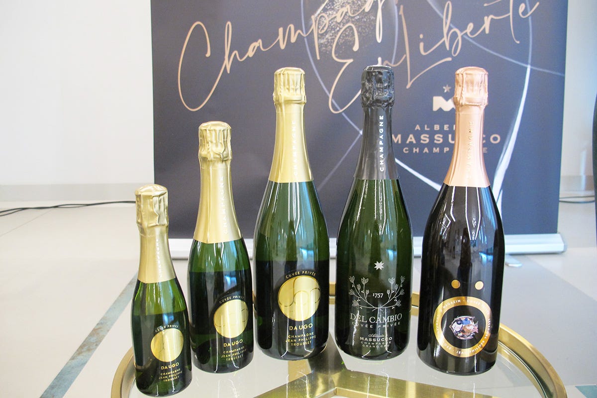 Sono stati sviluppati tre importanti progetti di champagne sartoriali Alberto Massucco, in crescita: merito dei clienti privati e degli Champagne sartoriali