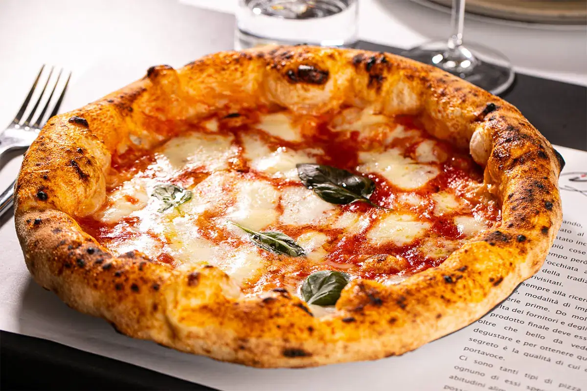 Margherita sempre presente - Foto Alberto Blasetti La pizza sartoriale di Marco Quintili Farina in esclusiva e tanta ricerca