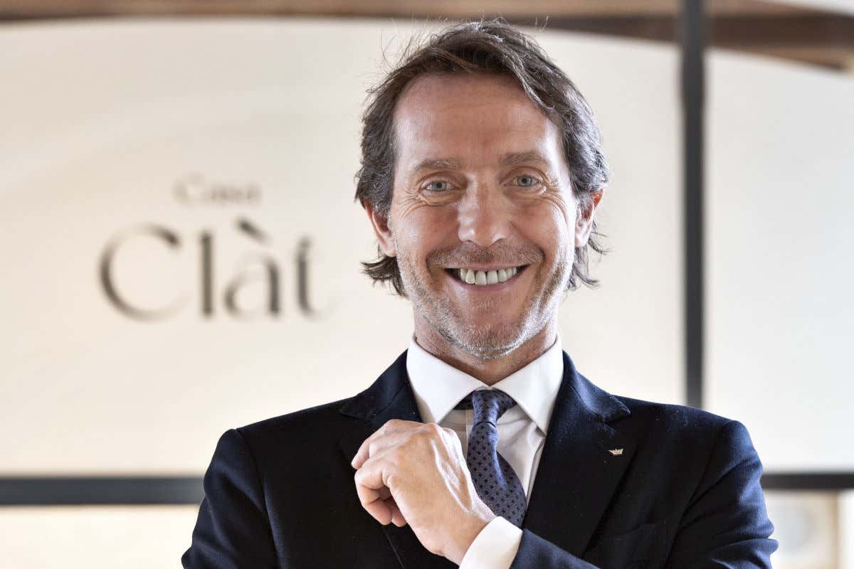 Alberto Clarkson, hotel manager