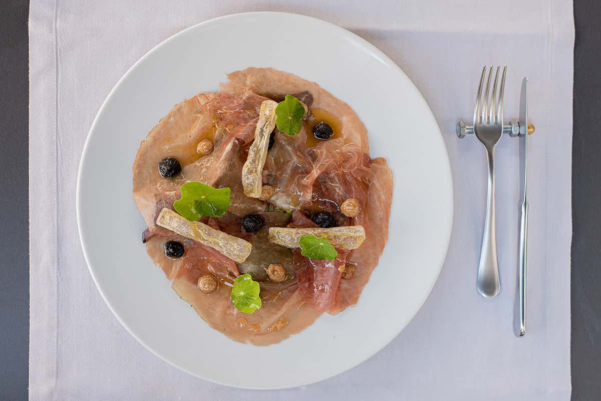 Albese di agnello con salsa al sesamo Albese di agnello con salsa al sesamo Albese di agnello con salsa al sesamo Albese di agnello con salsa al sesamo