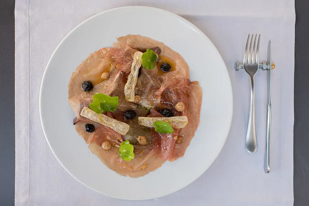  Albese di agnello con salsa al sesamo Albese di agnello con salsa al sesamo
