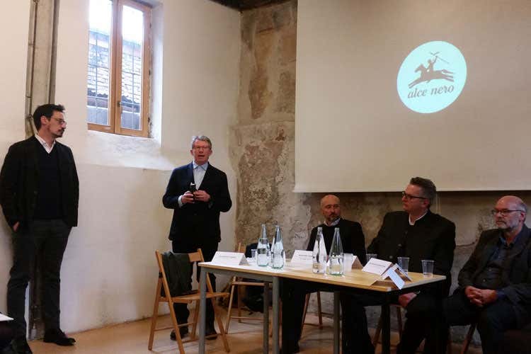 Claudio Vigolo, Lucio Cavazzoni, Massimo Monti, Joachim Reinalter, Reinhard Schuster (Alce Nero e Mila tornano alle tradizioni  Lo yogurt proviene da latte fieno)