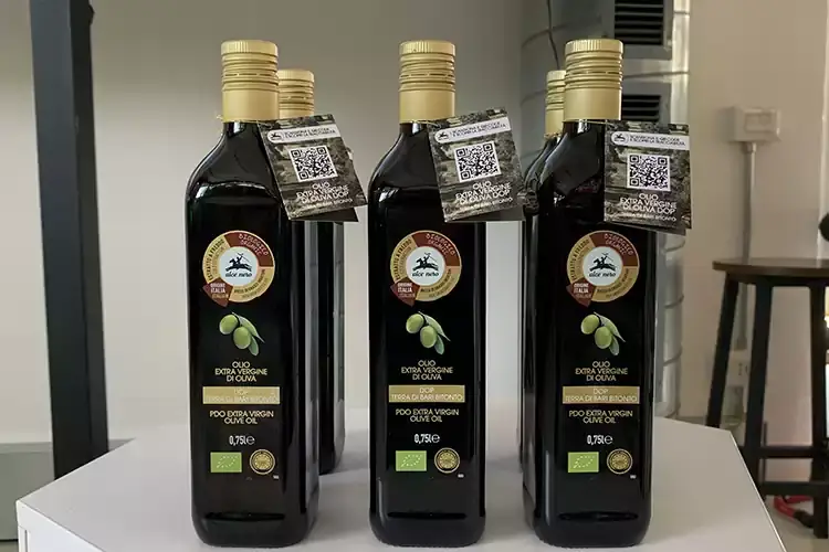 L'Olio evo bio Dop Terra di Bari Bitonto Alce Nero Olio evo bio Dop Alce Nero La tracciabilit&agrave; &egrave; Blockchain