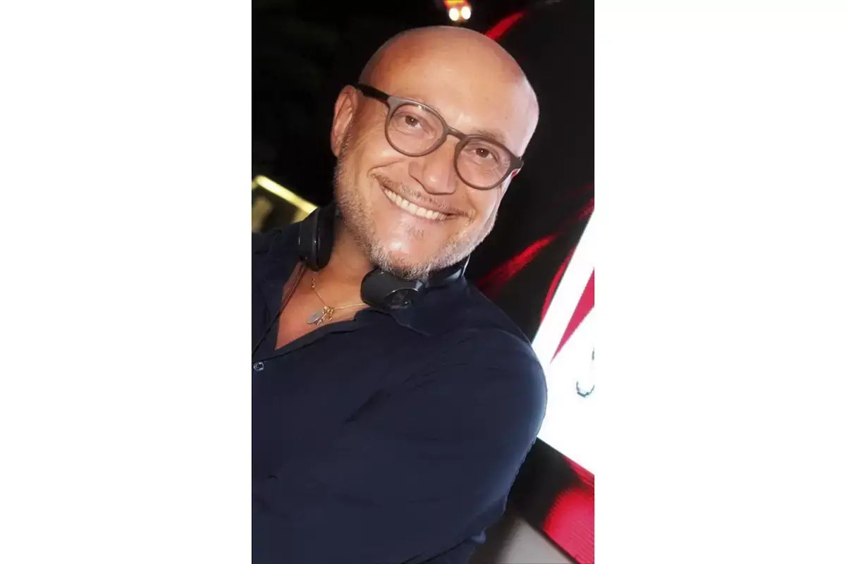 Aldo Ascani Aldo Ascani si riprende il mondo della notte