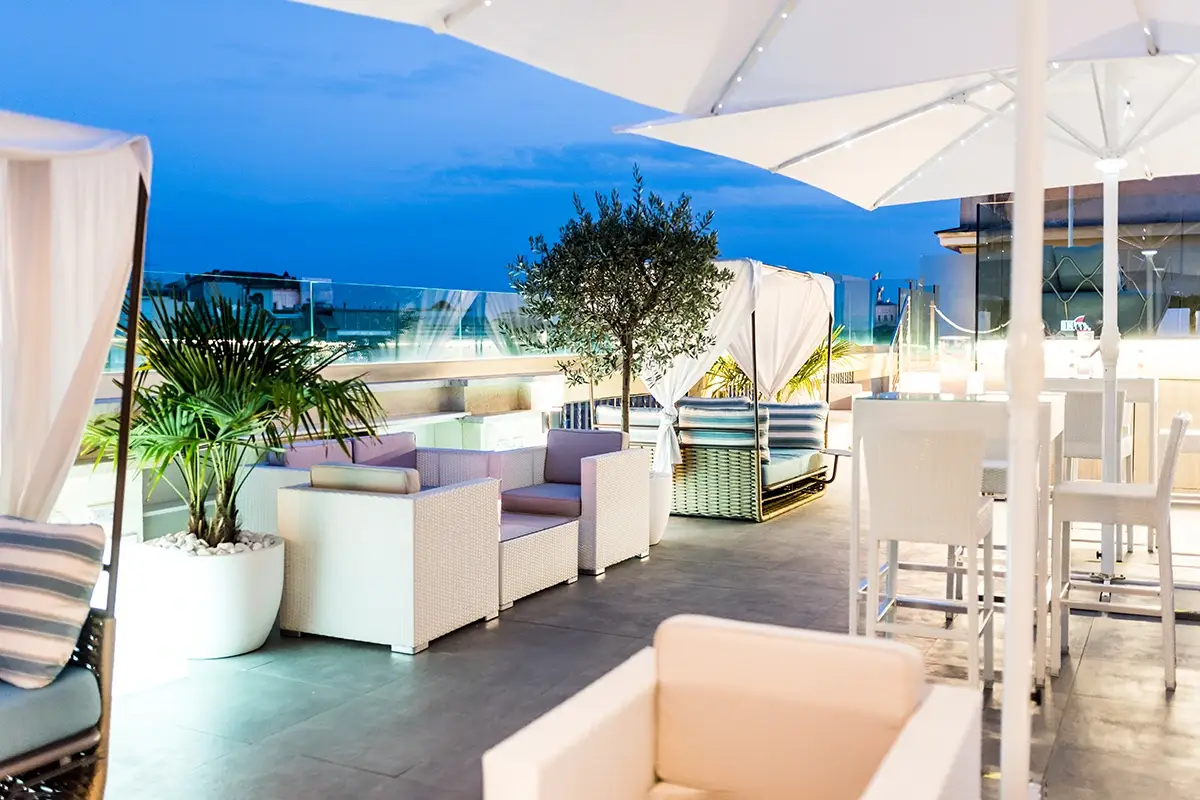 La terrazza dell’Hotel Aleph All’Hotel Aleph di Roma il menu estivo è un viaggio di gusto in Italia