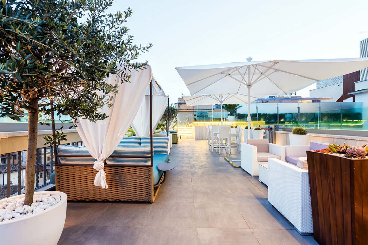 La terrazza dell’Hotel Aleph All’Hotel Aleph di Roma il menu estivo è un viaggio di gusto in Italia