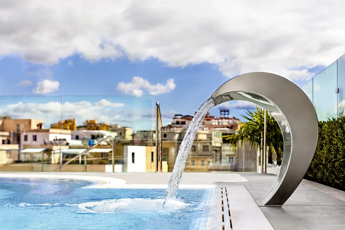 La terrazza dell’Hotel Aleph All’Hotel Aleph di Roma il menu estivo è un viaggio di gusto in Italia