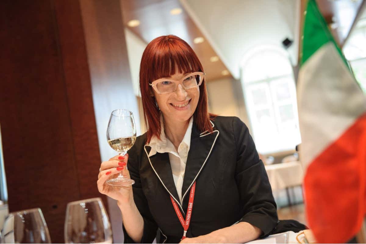 Alessandra Piubello Il mondo del vino è maschilista? Per fortuna ci sono sempre più donne Alessandra Piubello Il mondo del vino è maschilista? Per fortuna ci sono sempre più donne